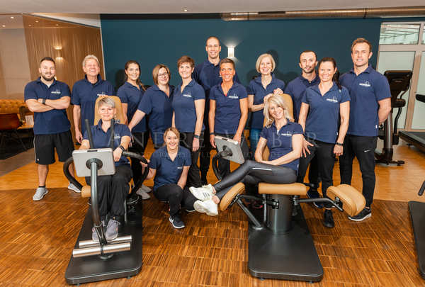 Gruppenfoto von Mitarbeitern eines Fitness Centers