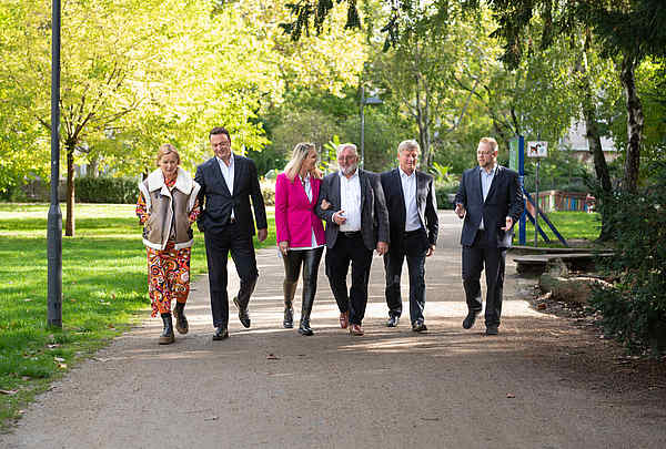 Gruppenfoto der Romeo Berente Allianz Vertretung in Frankfurt