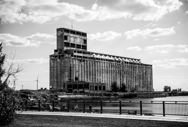 alte Fabrik Halle in Kanada Nähe Niagara Fälle, Schwarzweiß Foto
